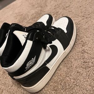 Nike Black and White Sneakers
